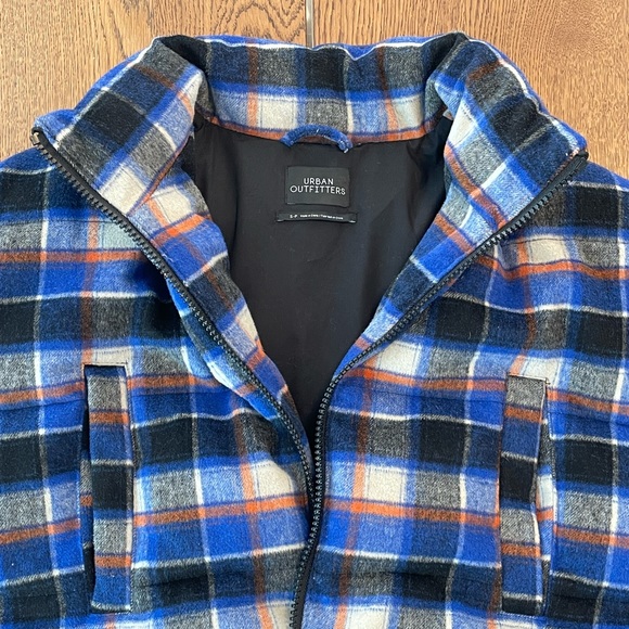 Urban Outfitters cropped puffer jacket - Picture 3 of 5